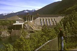 Revelstoke Dam (175 m hoch)